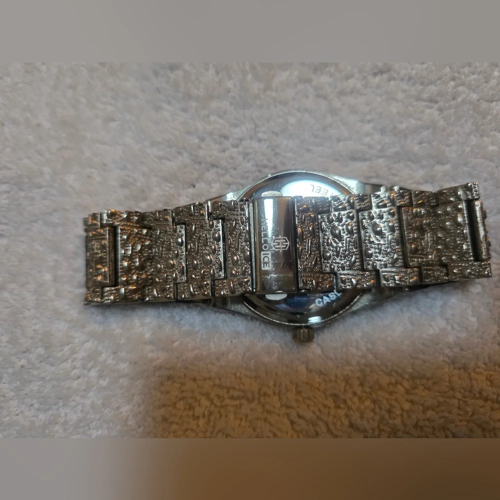 MEN WATCH ~ SILVER TONE STAINLESS STEEL 7.5